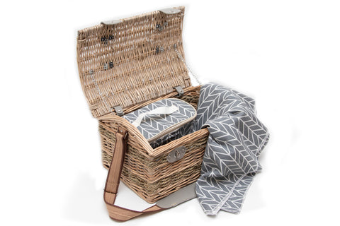 Classic Picnic Basket - Includes Cream Cutlery Bag & Stainless Steel Cutlery