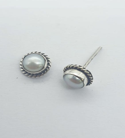 Pearl Studs 5mm